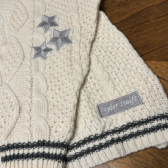 NEW! Taylor Swift Folklore Cardigan Medium / Large - Picture 3 of 7